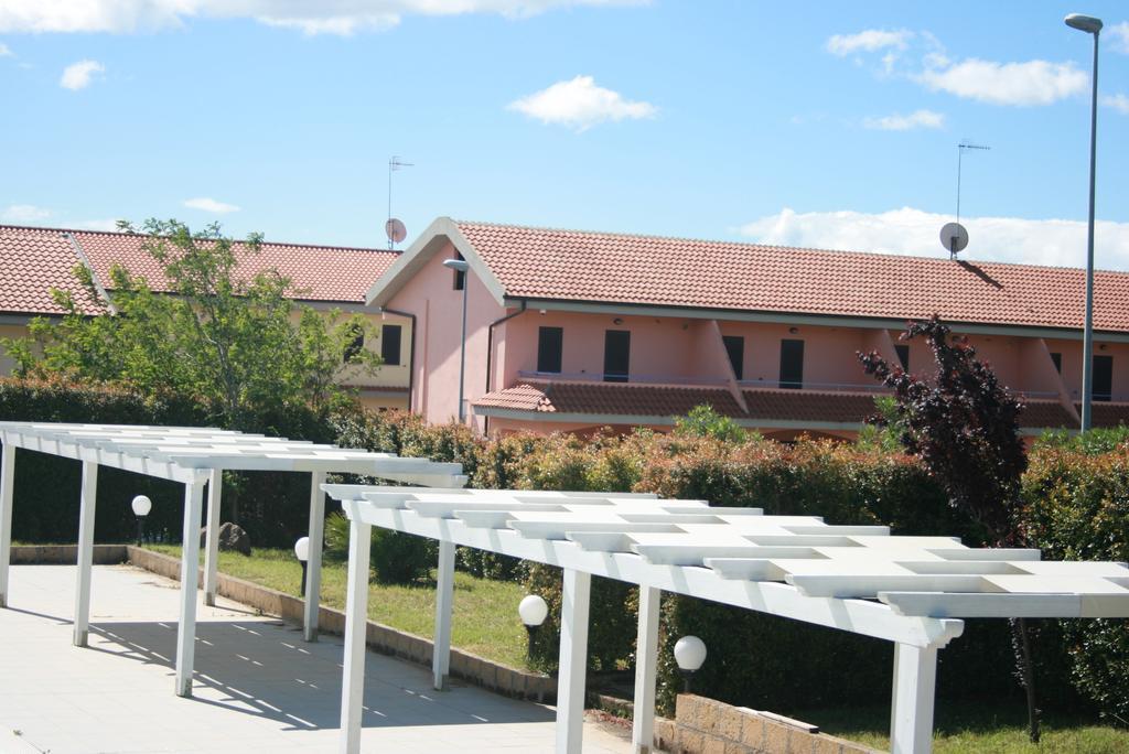 Baia Dei Canonici Aparthotel Villaggio Le Rocelle Eksteriør bilde